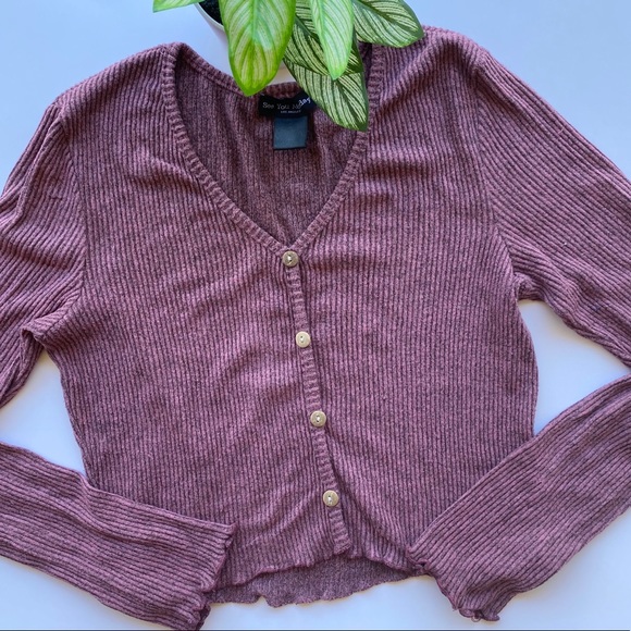 Long Sleeve Crop Top - Picture 2 of 2